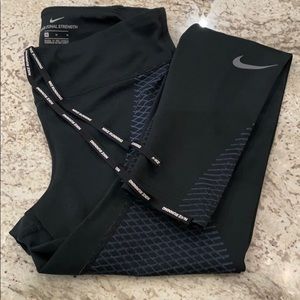 NIKE zonal strength tights